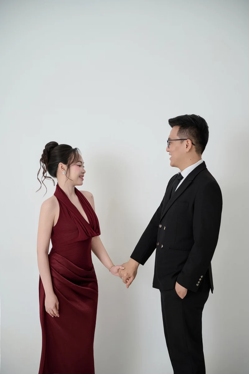 Cùng bật cười